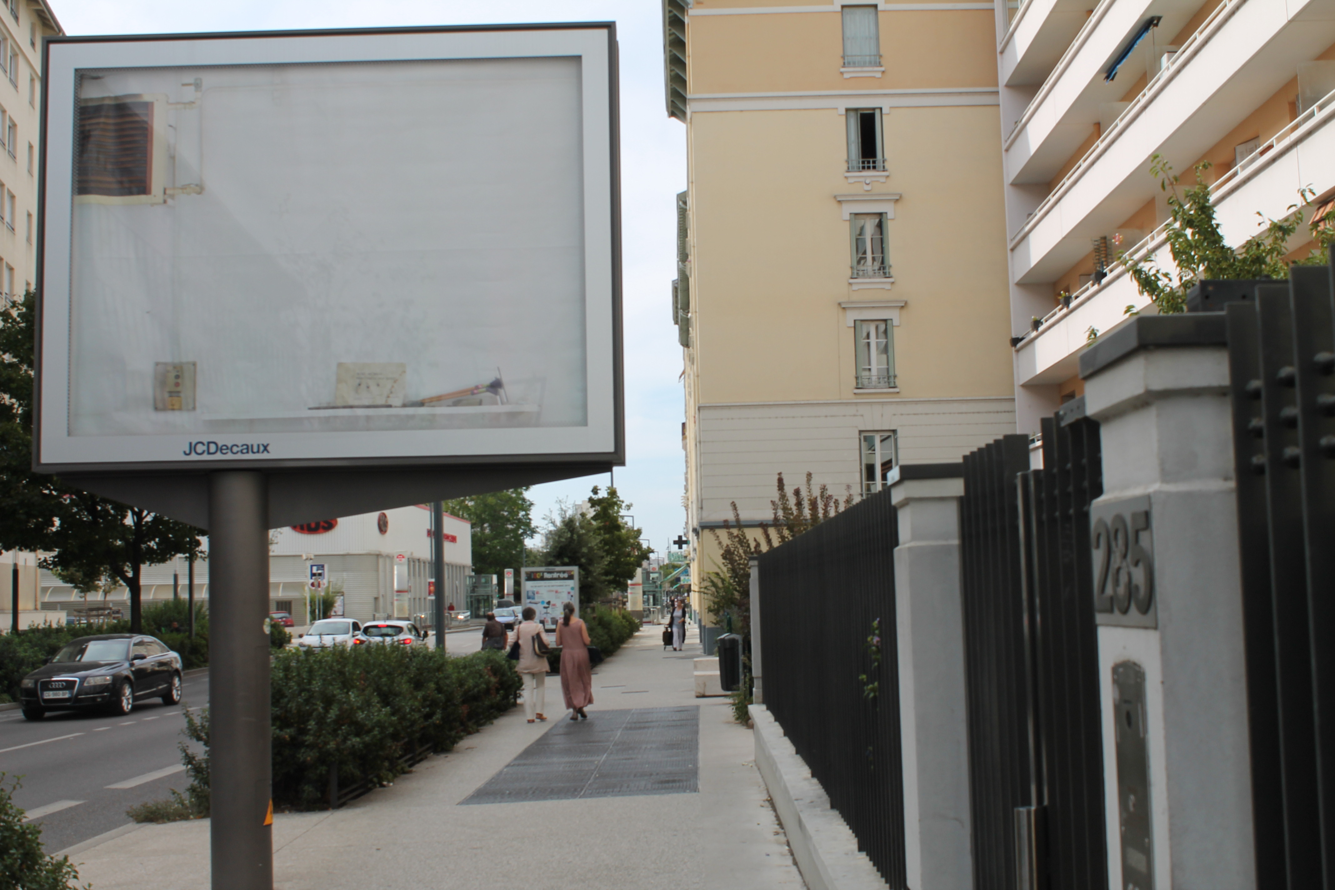 Campagne d'affichage Decaux, 240 x 320 cm, rue de Villeurbanne
Photographie : Cyrille Noirjean